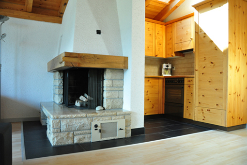 Cheminée und offene Küche in der Dachwohnung Küche und Cheminée