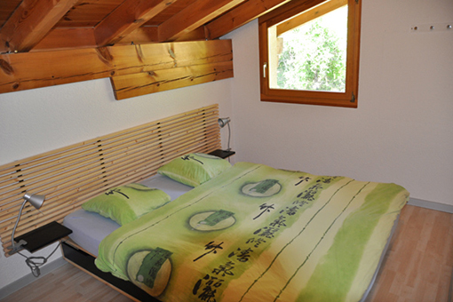 Schlafzimmer mit Doppelbett